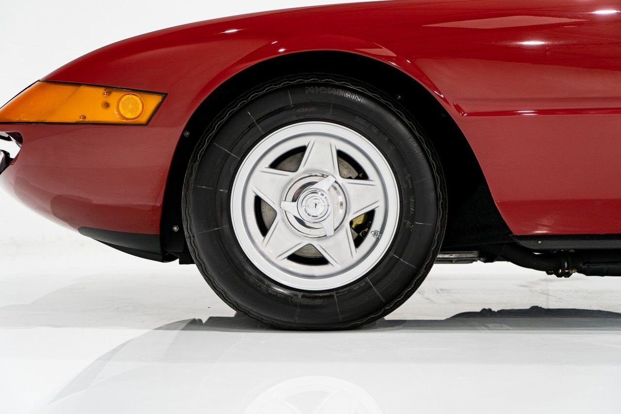 Ferrari 365 GTB4 Daytona 18,301 miles With Orig Books/Tools/ Carbs / Filter Box 1973 Rouge Montréal - photo #95