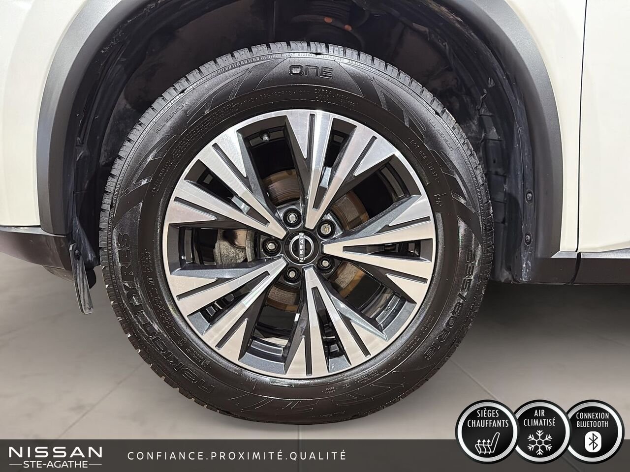 Nissan Rogue SV TI | SEULEMENT 27 125 KM | ENSEMBLE TOIT OUVRANT | SIÈGES CHAUFFANTS 2023 Blanc Saint-Jérôme - photo #6