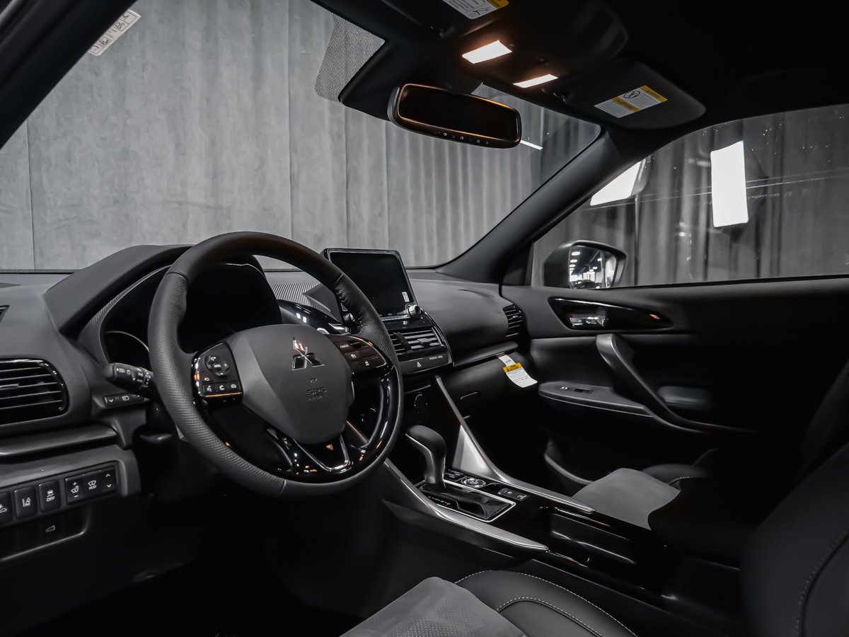 2026 Mitsubishi ECLIPSE CROSS NOIR White Montreal - photo #10