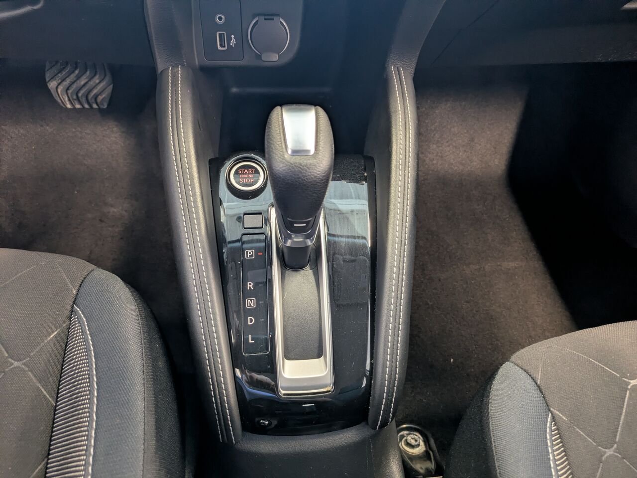 Nissan Kicks 2018 Blanc Gatineau - photo #9