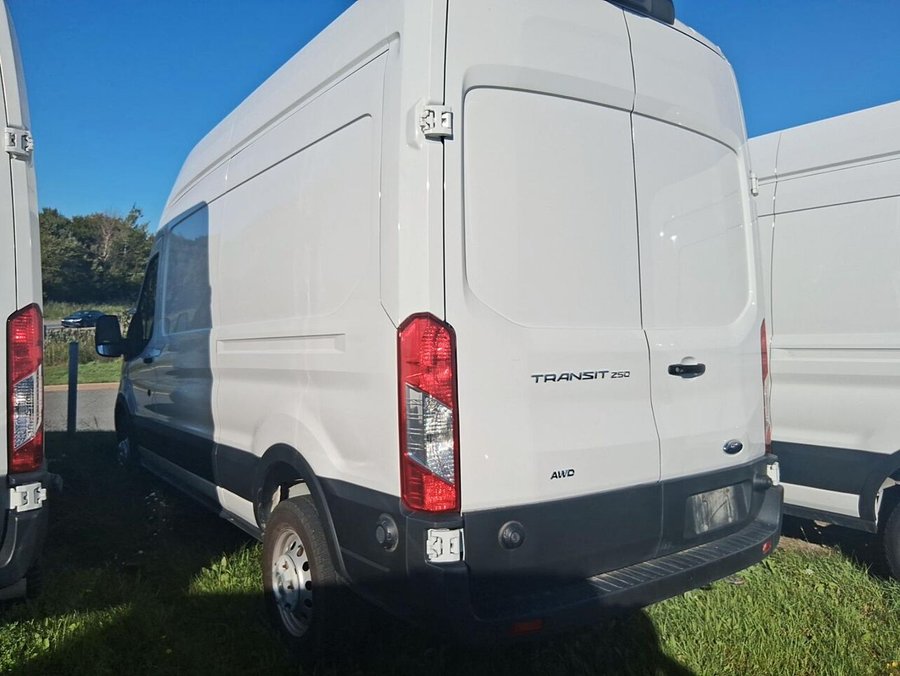 2025 Ford Transit fourgon utilitaire toit surélevé T-250 PA toit surélevé 148 po PNBV de 9 070 lb