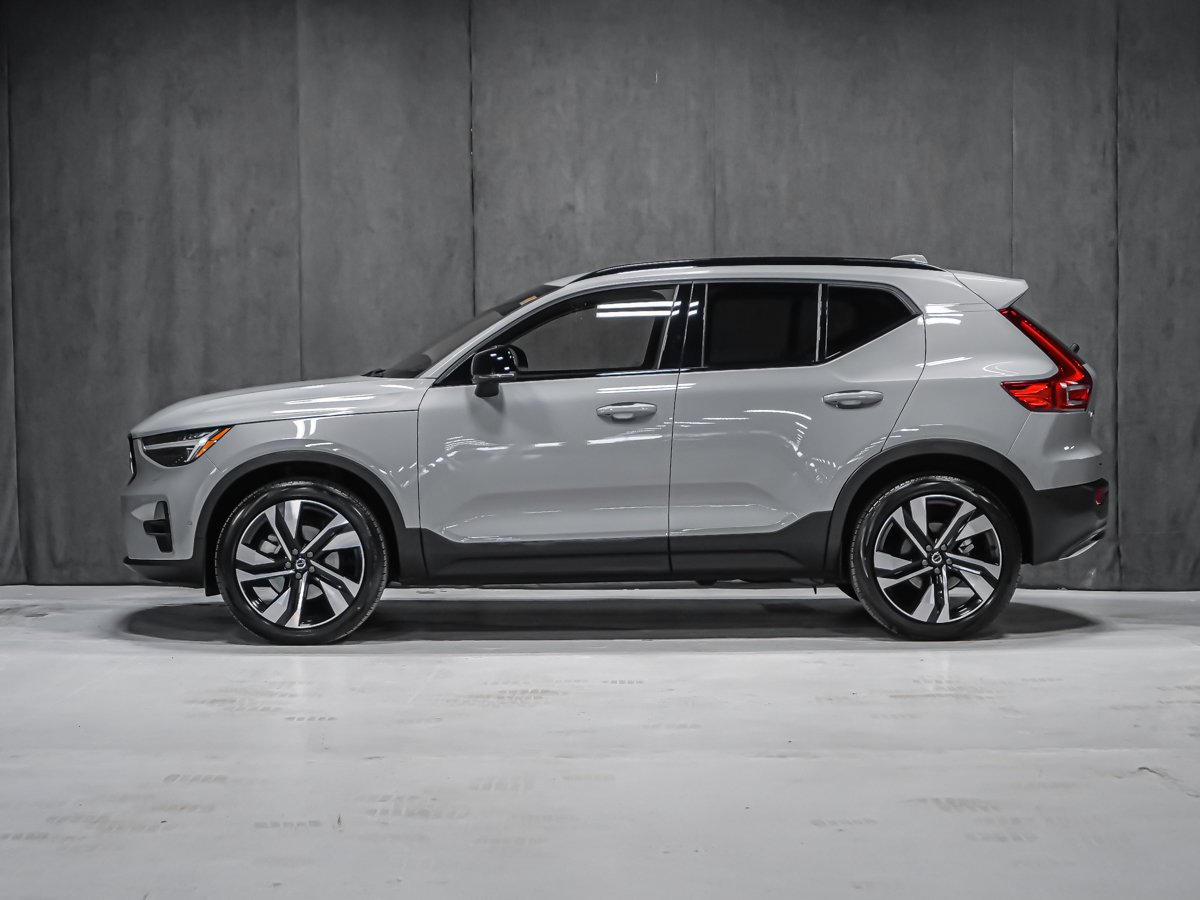 Volvo XC40 B5 ULTRA DARK 2026 Gris Montréal - photo #2