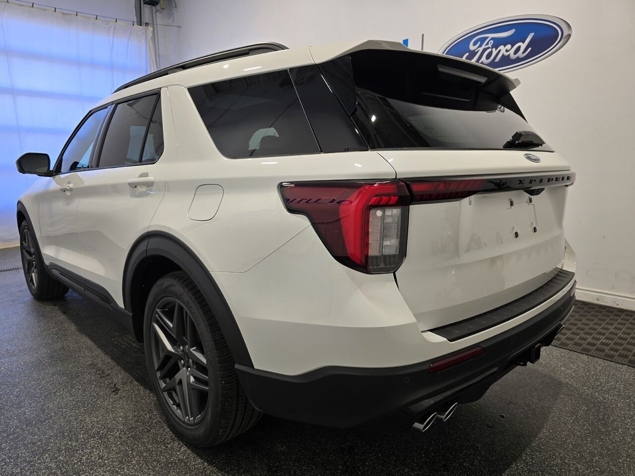 Ford Explorer 2026 Blanc astral métallisé trois couches Châteauguay - photo #1