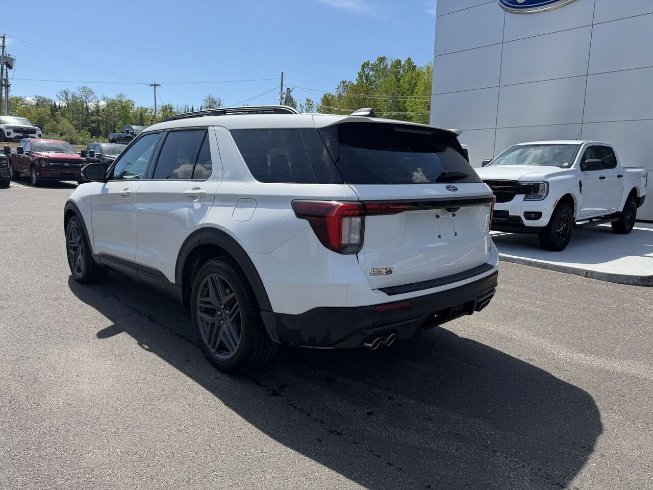 2026 Ford Explorer White Mont-Laurier - photo #2