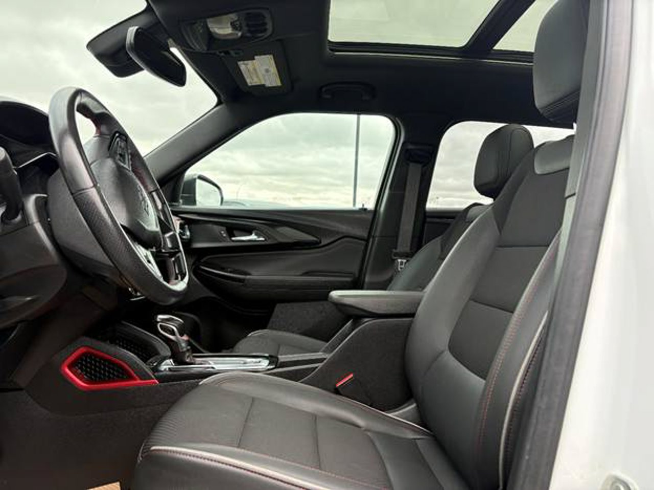 2021 Chevrolet Trailblazer AWD 4dr RS White Sherwood Park - photo #5