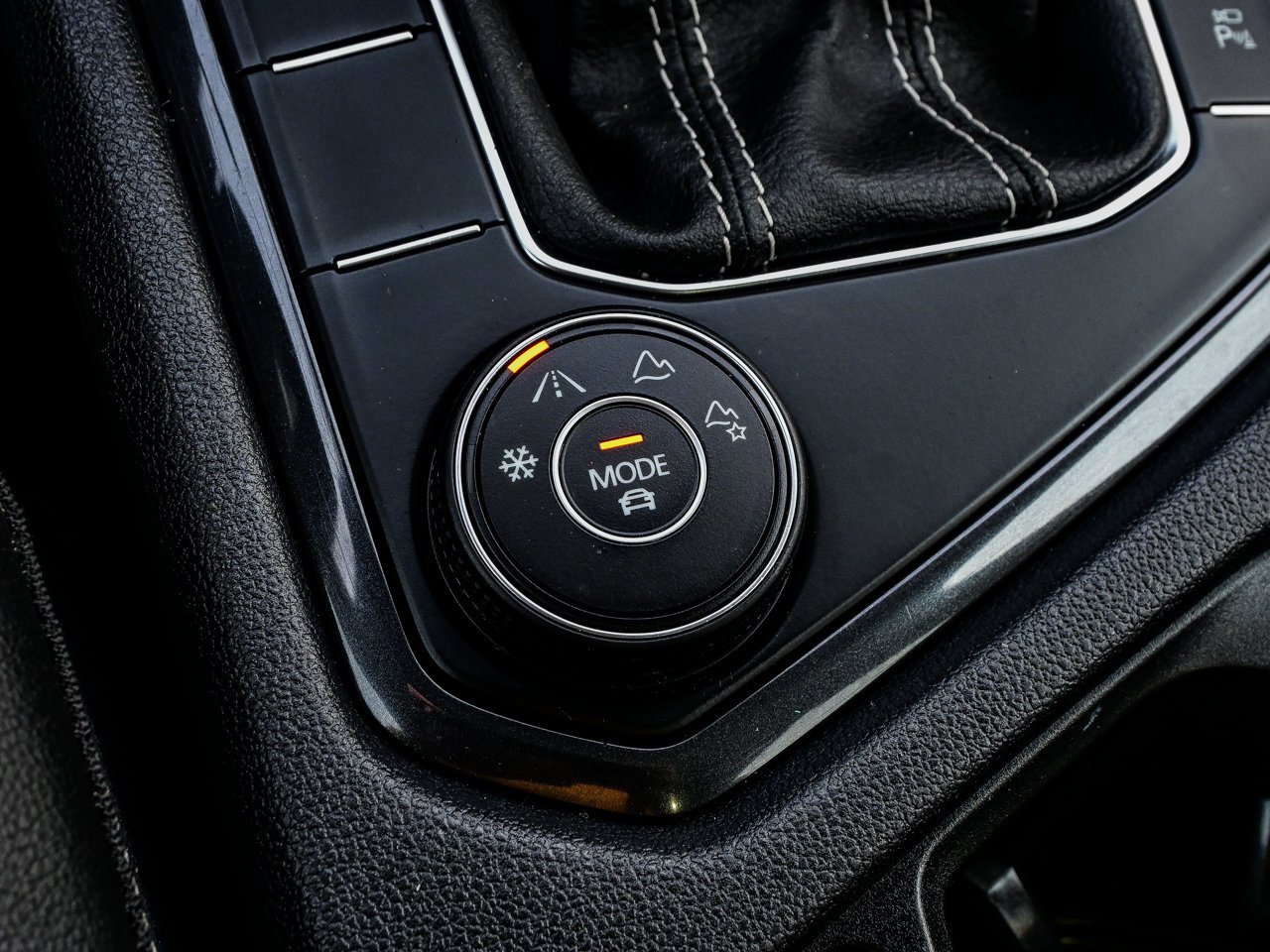 2024 Volkswagen Tiguan Highline R-Line 4MOTION Grey Sherwood Park - photo #30