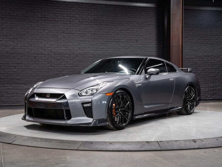 2018 Nissan GT-R Premium | 3.8L Twin-Turbo V6 | Aftermarket Exhaust | Aftermarket Bolt on Modifications Grey