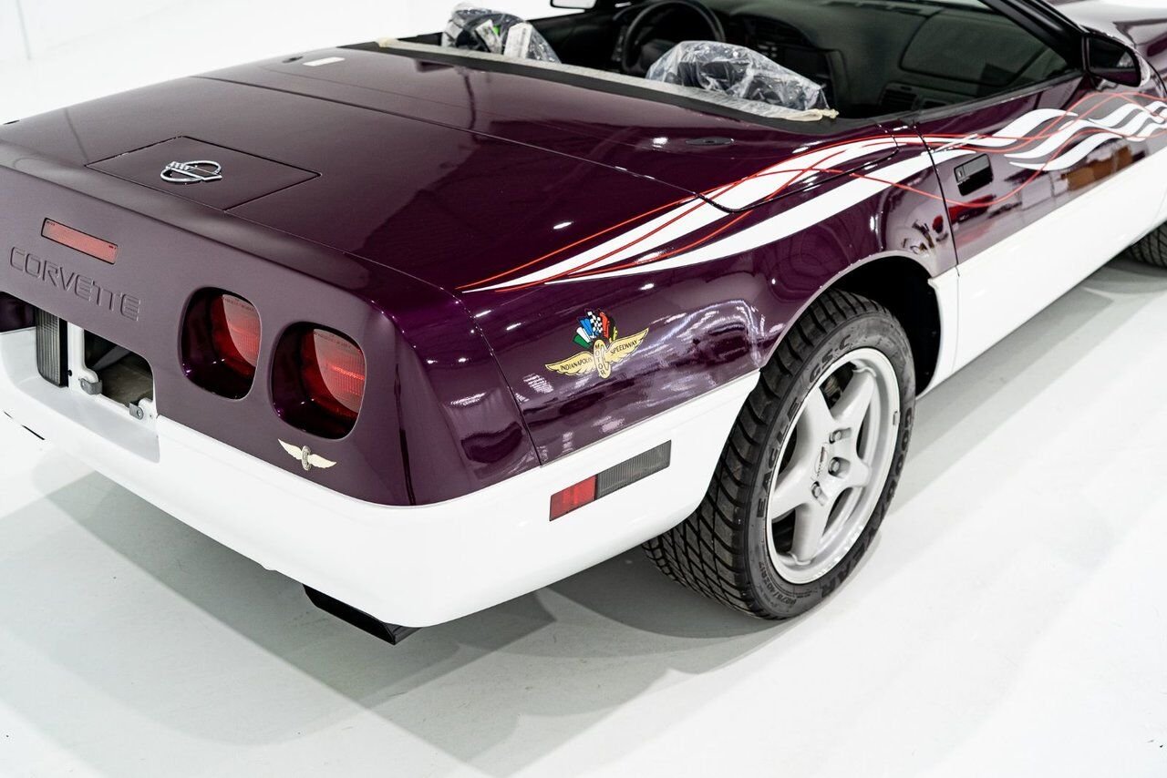1995 Chevrolet Corvette *PRIX EN USD* RPO Z4Z PACE CAR PRESENTED IN DELIVERY PACKAGING WITH ONLY 192MILES (307KM) FROM NEW White Montreal - photo #62