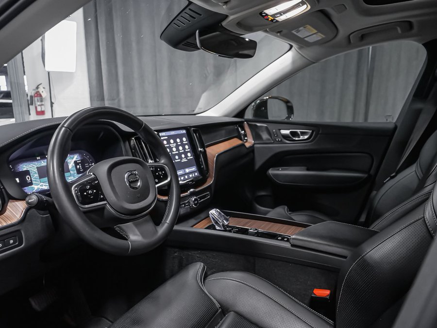 Volvo XC60 Recharge Ultimate Dark Theme 2024