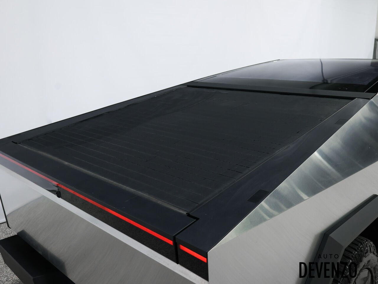 2025 Tesla Cybertruck Silver Saint-Eustache - photo #5