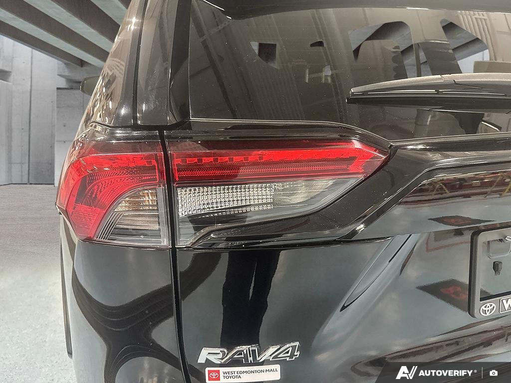 2022 Toyota RAV4 2602099A | Hybrid SE, well maintained, local trade Black Edmonton - photo #10