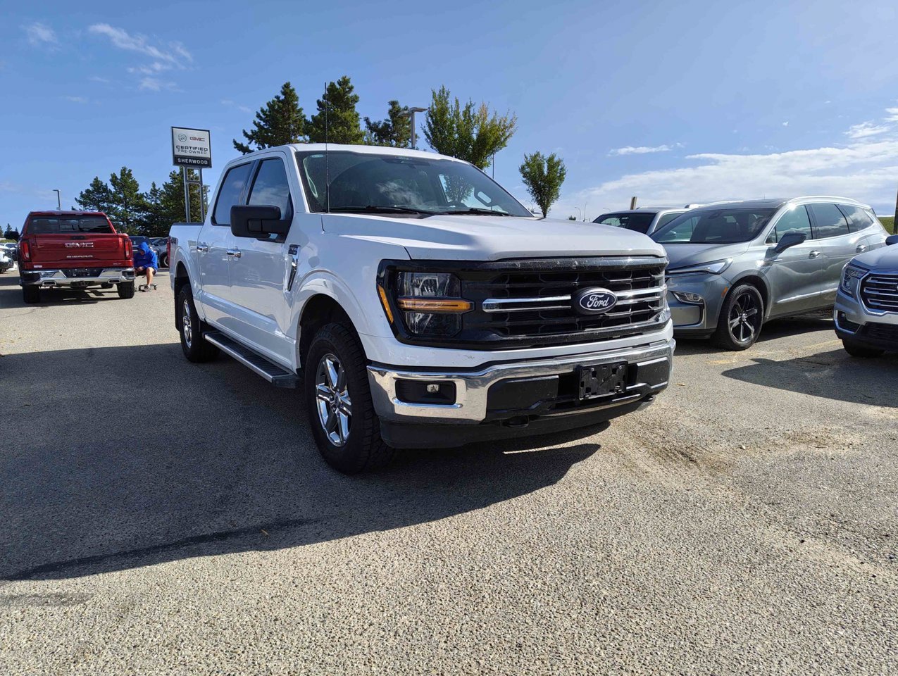 2025 Ford F-150 XLT 4WD SuperCrew 5.5' Box White Sherwood Park - photo #2