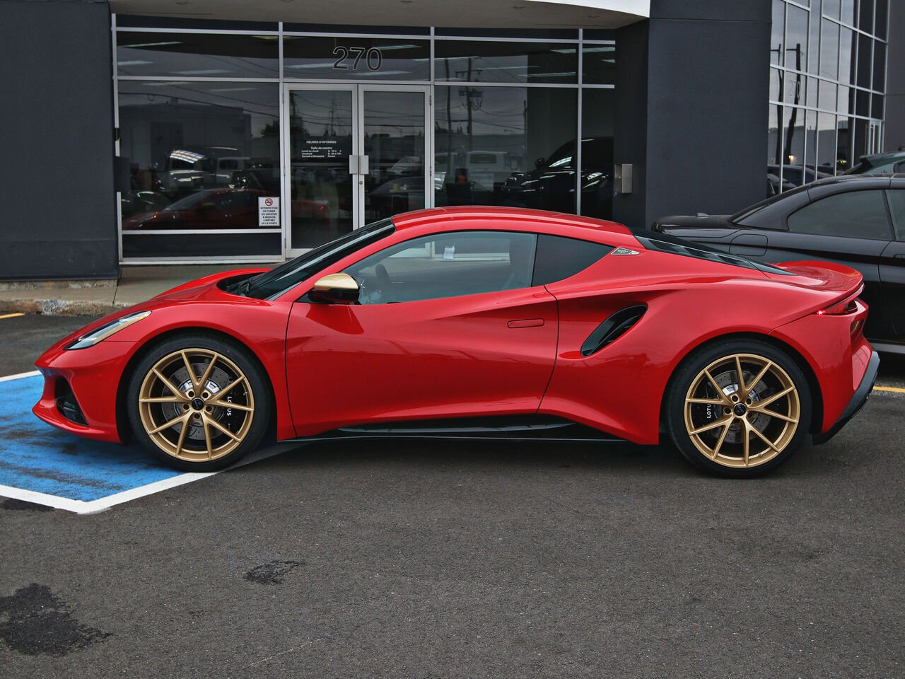 2027 Lotus Emira Red Québec - photo #5