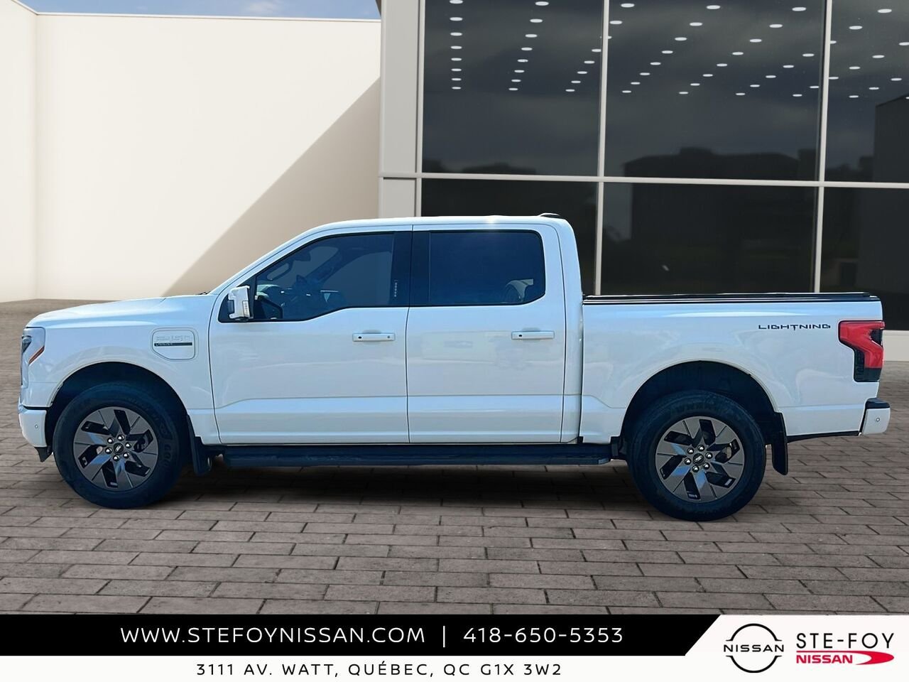 Ford F-150 Lightning LARIAT SuperCrew LONG RANGE 2023 Blanc Ste-Foy - photo #7