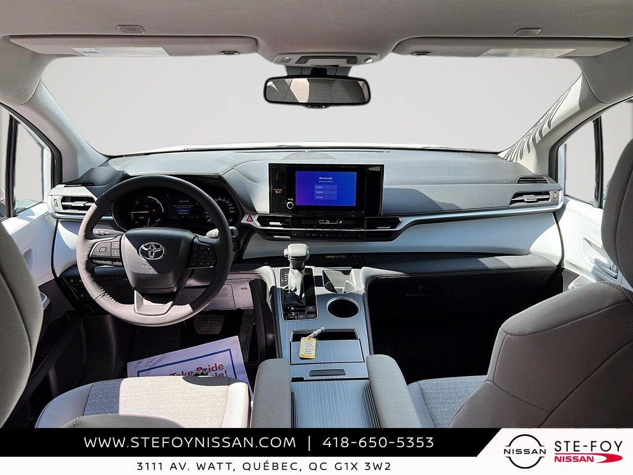 2026 Toyota Sienna LE 8 PASSAGERS White Ste-Foy - photo #9