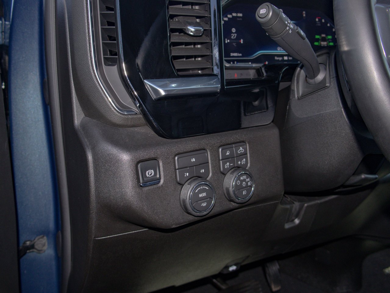 2025 Chevrolet Silverado 3500HD 4WD Crew Cab 159 LT Blue Sherwood Park - photo #20