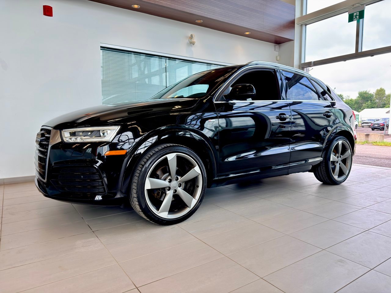 2016 Audi Q3 Black Notre-Dame-des-Prairies - photo #2