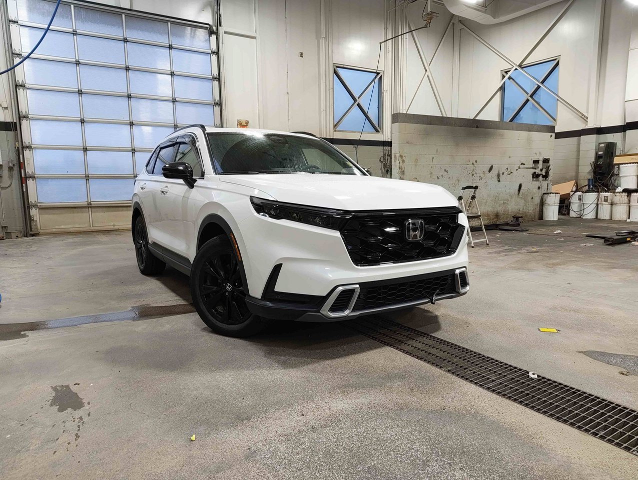 2025 Honda CR-V Hybrid Touring AWD White Sherwood Park - photo #1