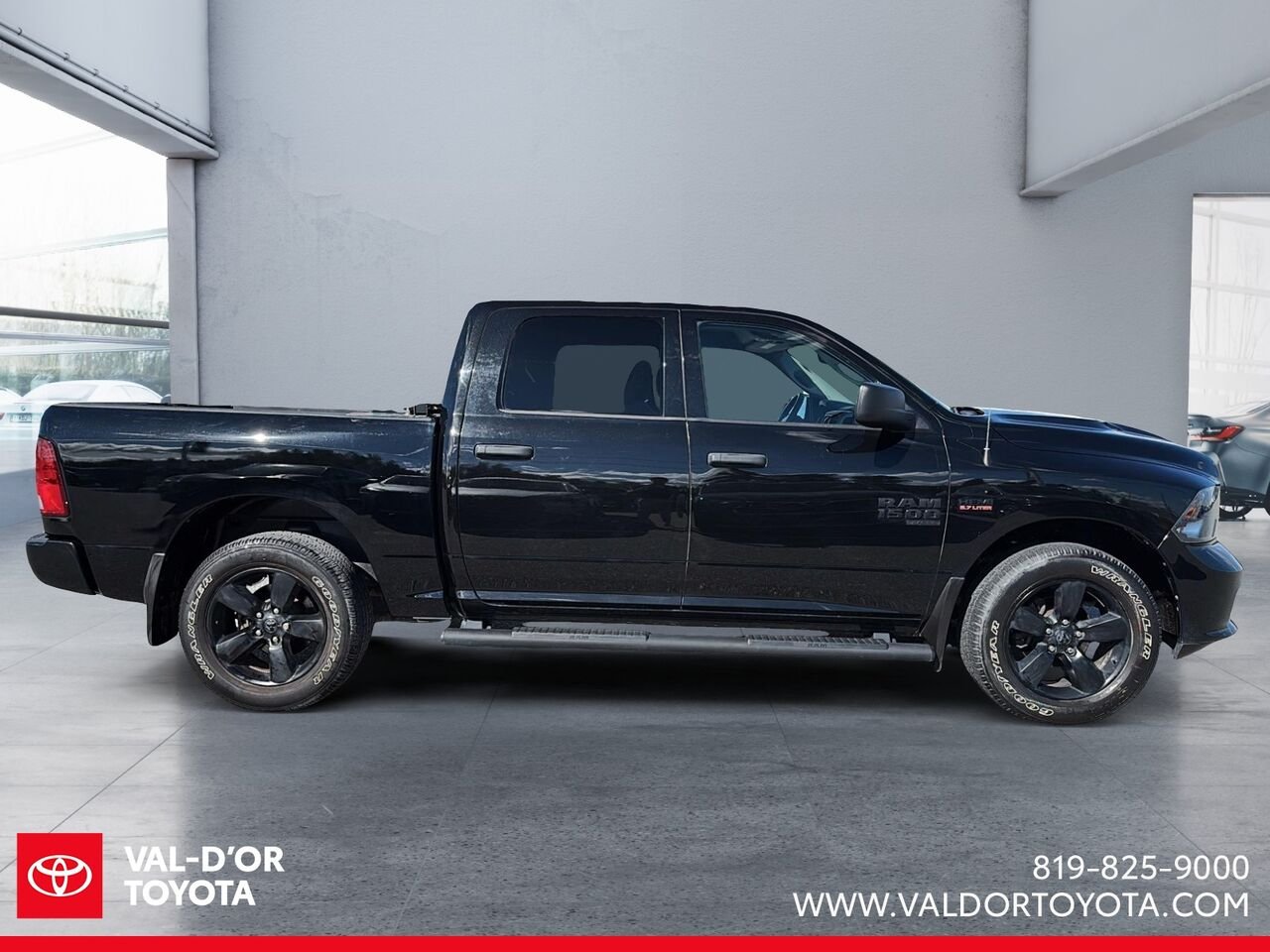 2021 Ram 1500 Classic Express cabine d'équipe 4x4 caisse de 5 pi 7 po Black Val-d'Or - photo #4