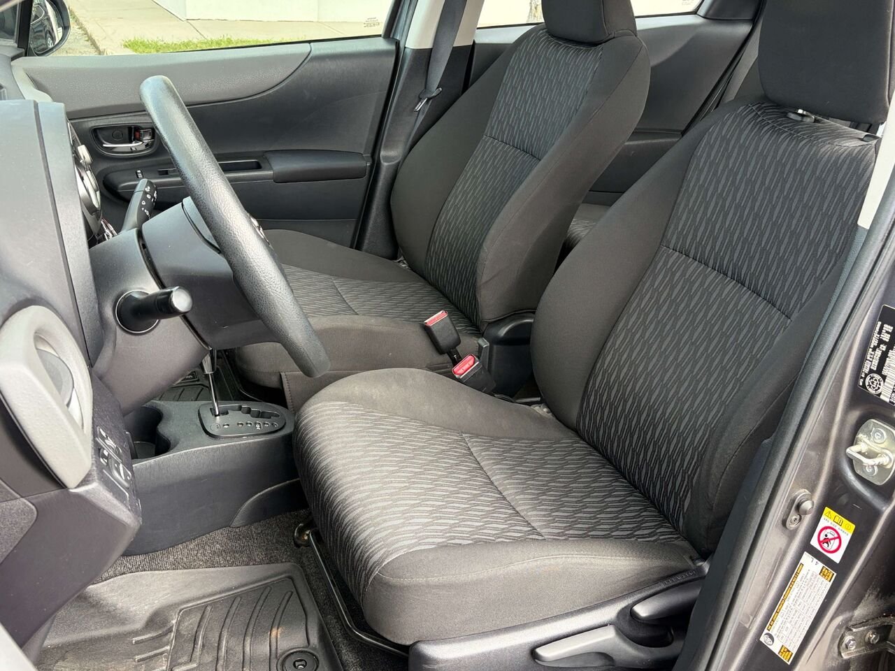2014 Toyota Yaris LE Grey Gatineau - photo #11