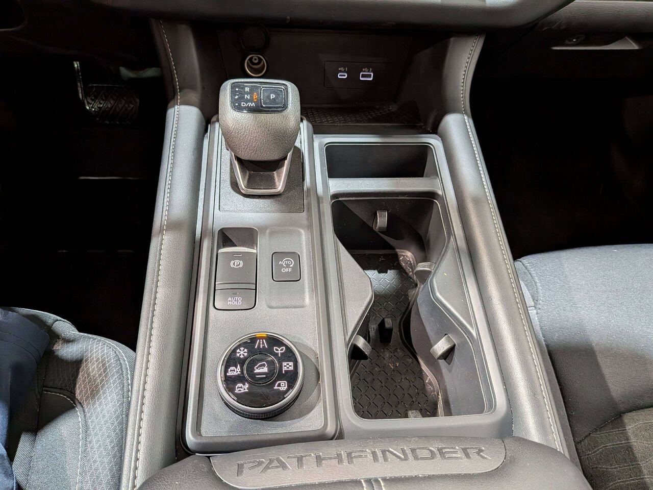 2024 Nissan Pathfinder S 4WD Black Val-David - photo #29