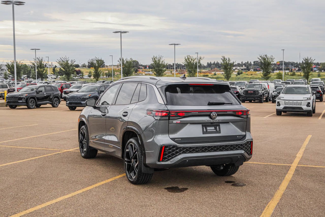 2026 Volkswagen Tiguan Highline Turbo R-Line 4MOTION Grey Sherwood Park - photo #5