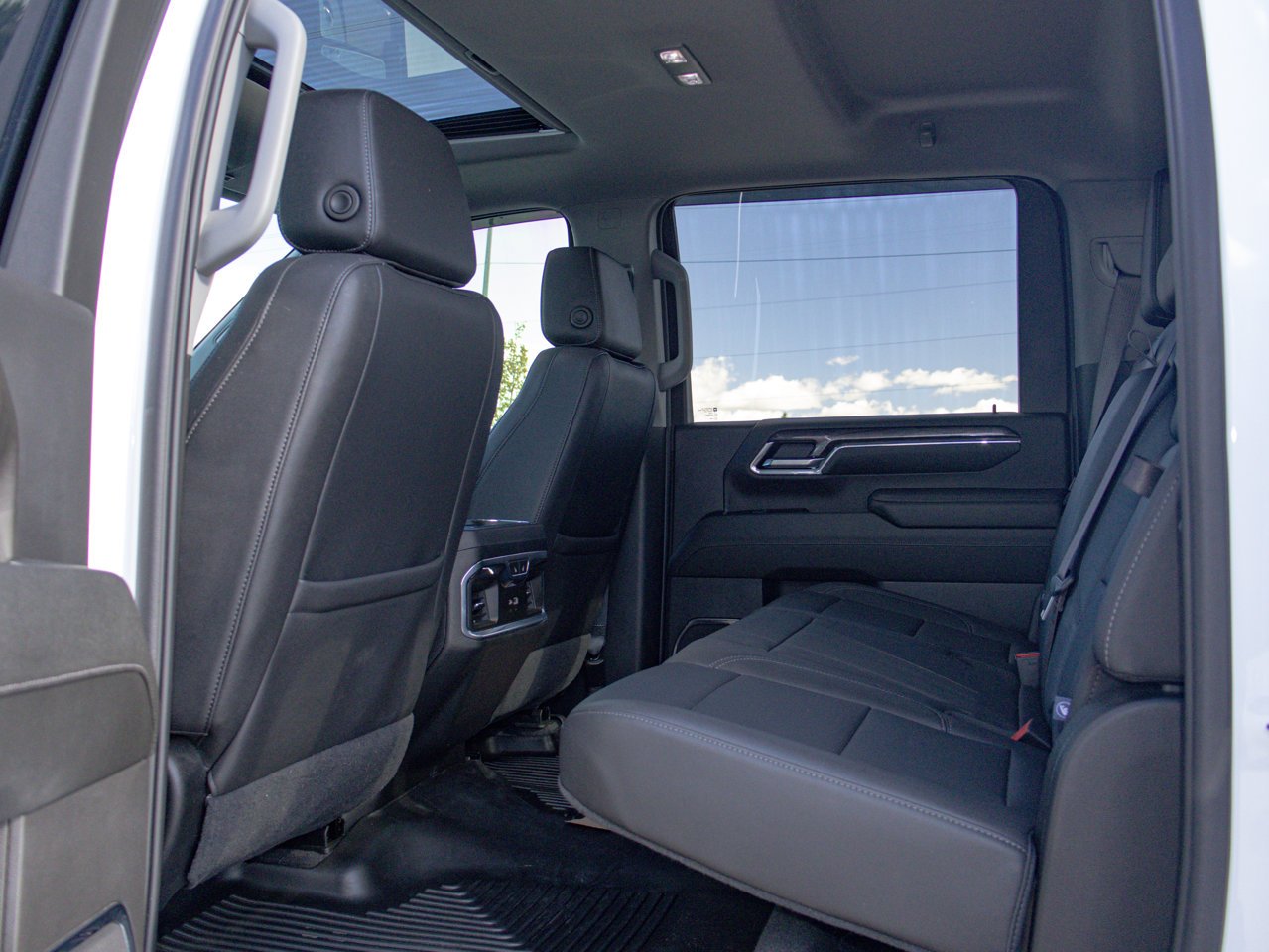 2024 Chevrolet Silverado 3500HD 4WD Crew Cab 159 LTZ White Sherwood Park - photo #33
