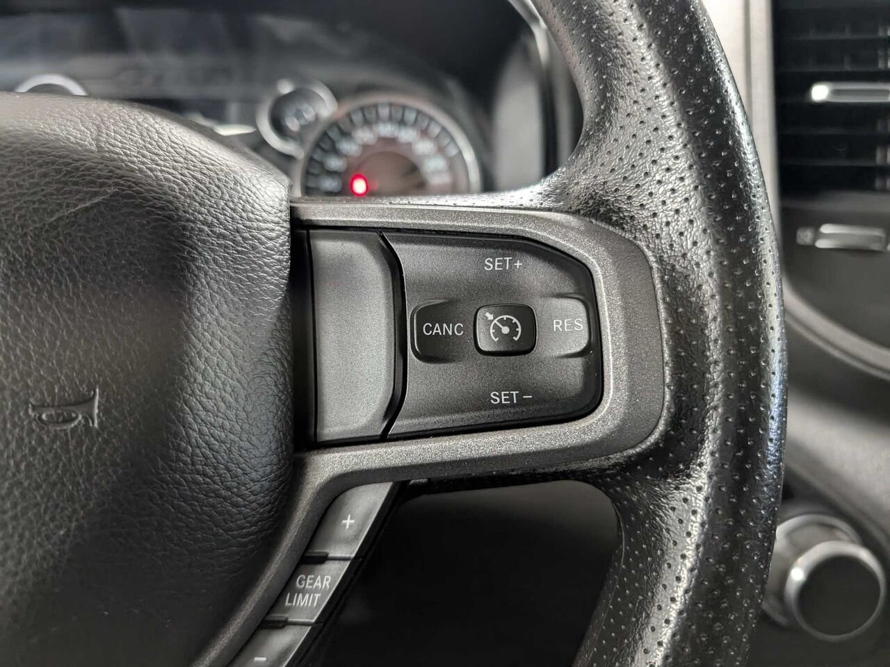 2020 Ram 1500 1C6RRFGG5LN112214 Grey Sherbrooke - photo #14