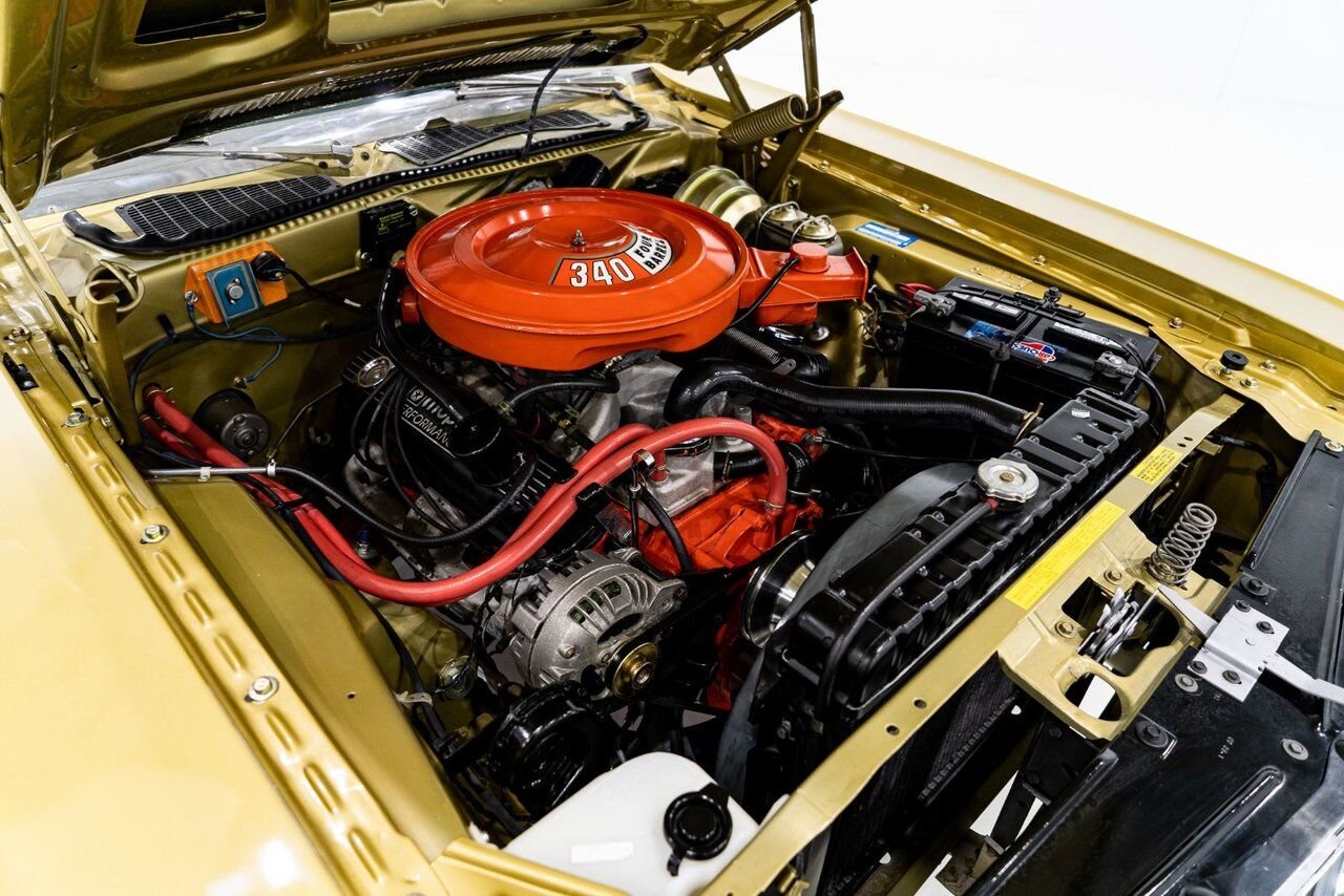 1971 Dodge Challenger *PRIX EN USD* Convertible Fully restored to desirable specifications Gold Montreal - photo #15