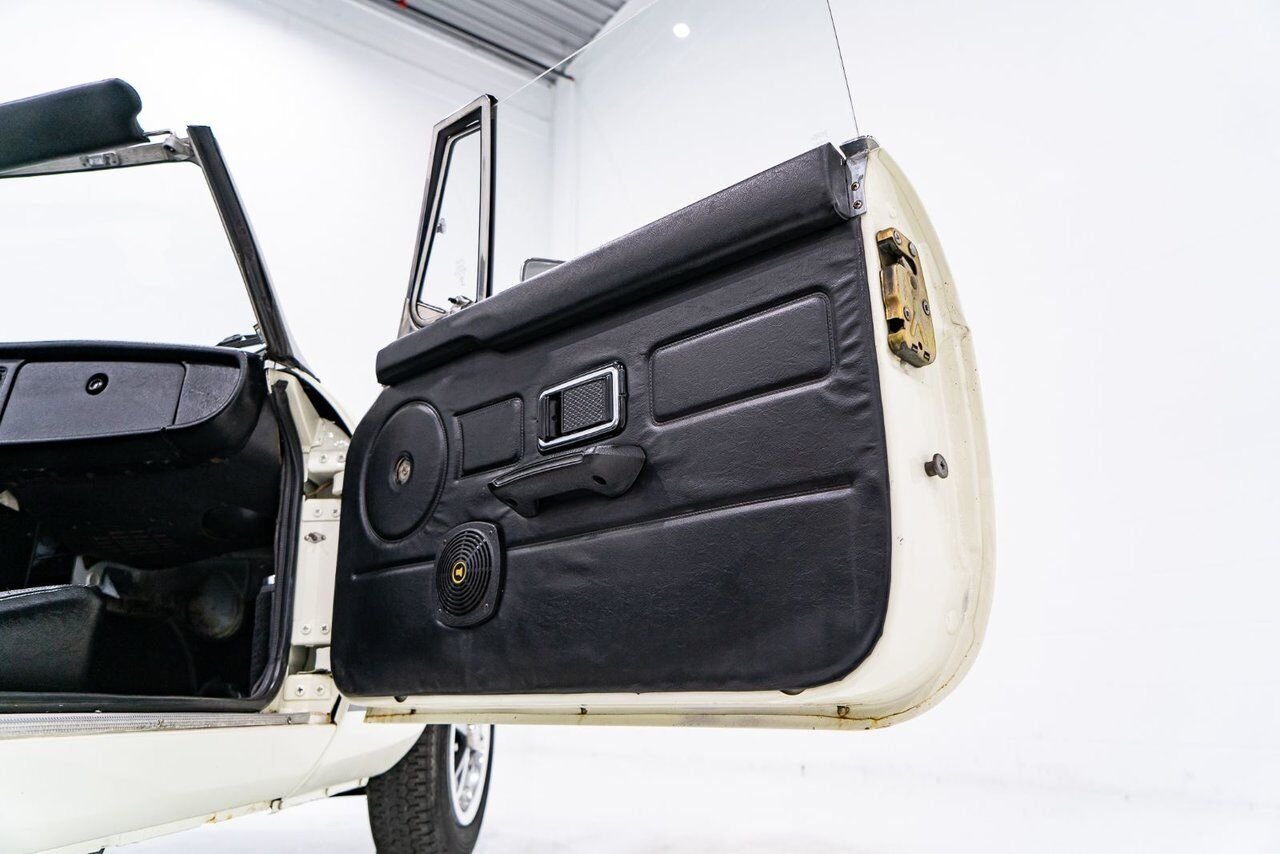 MG B Beautifully presented from former complete restoration 1979 Blanc Montréal - photo #80