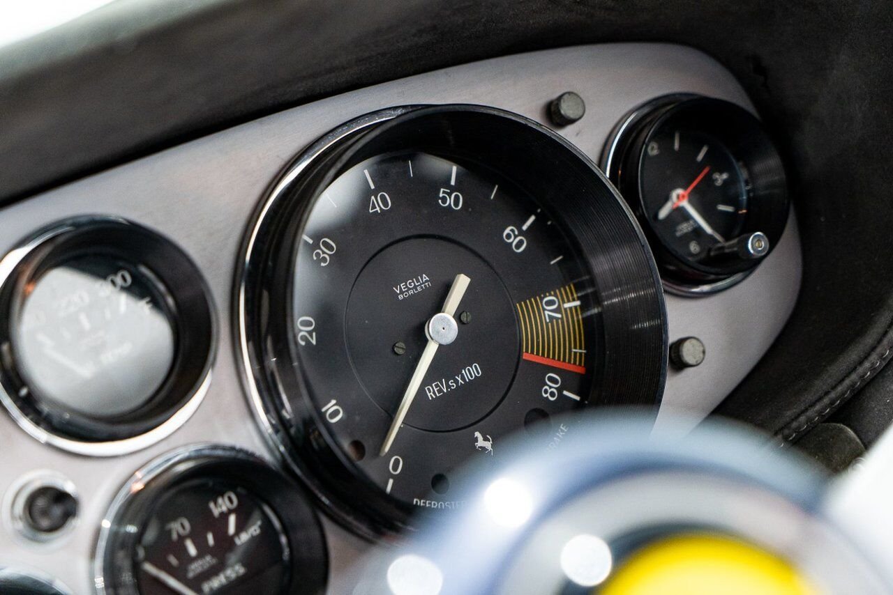 Ferrari 365 GTB4 Daytona 18,301 miles With Orig Books/Tools/ Carbs / Filter Box 1973 Rouge Montréal - photo #74