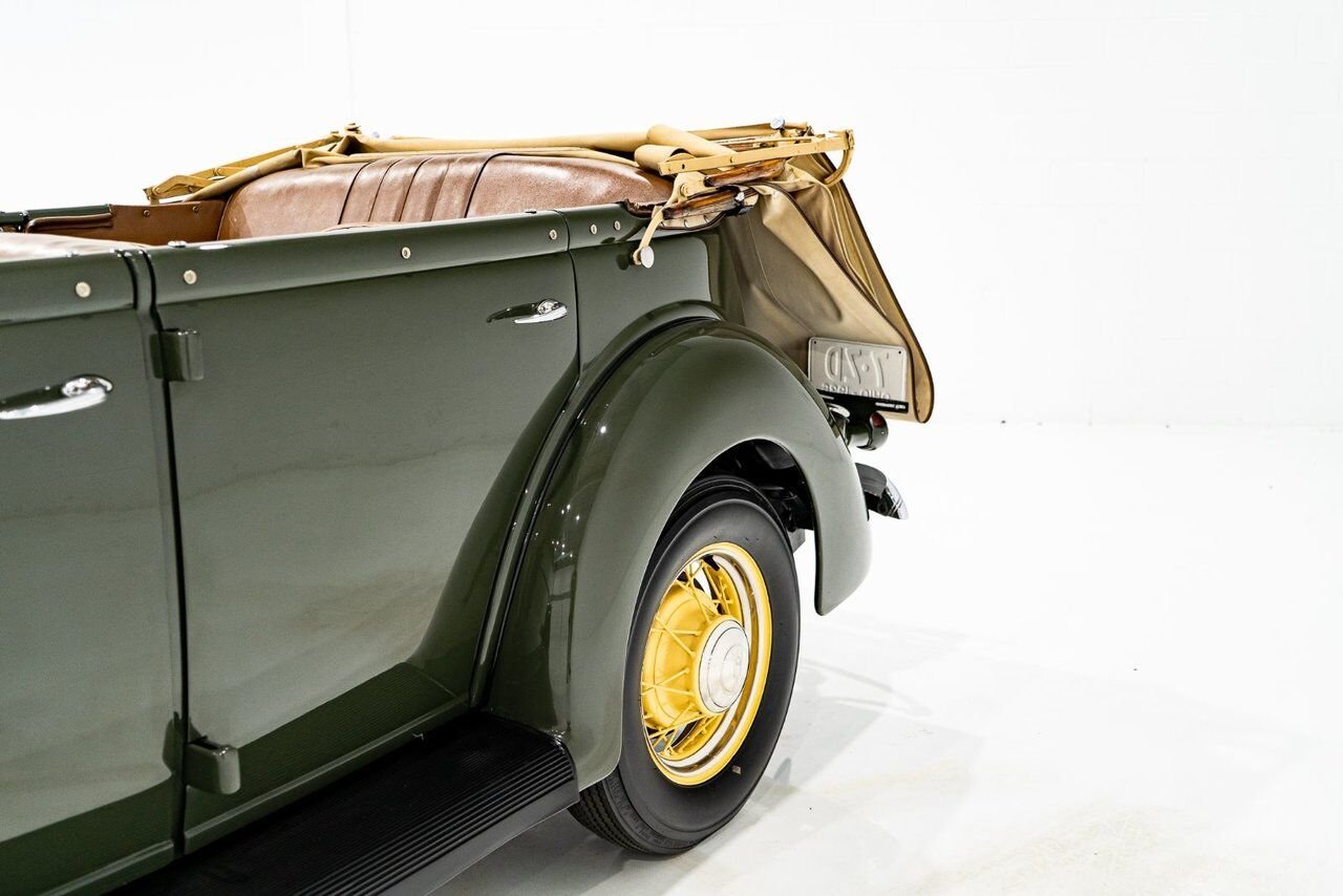 Ford Model 48 Phaeton PRIX EN USD | Beautifully presented in original condition 1936 Vert Montréal - photo #43