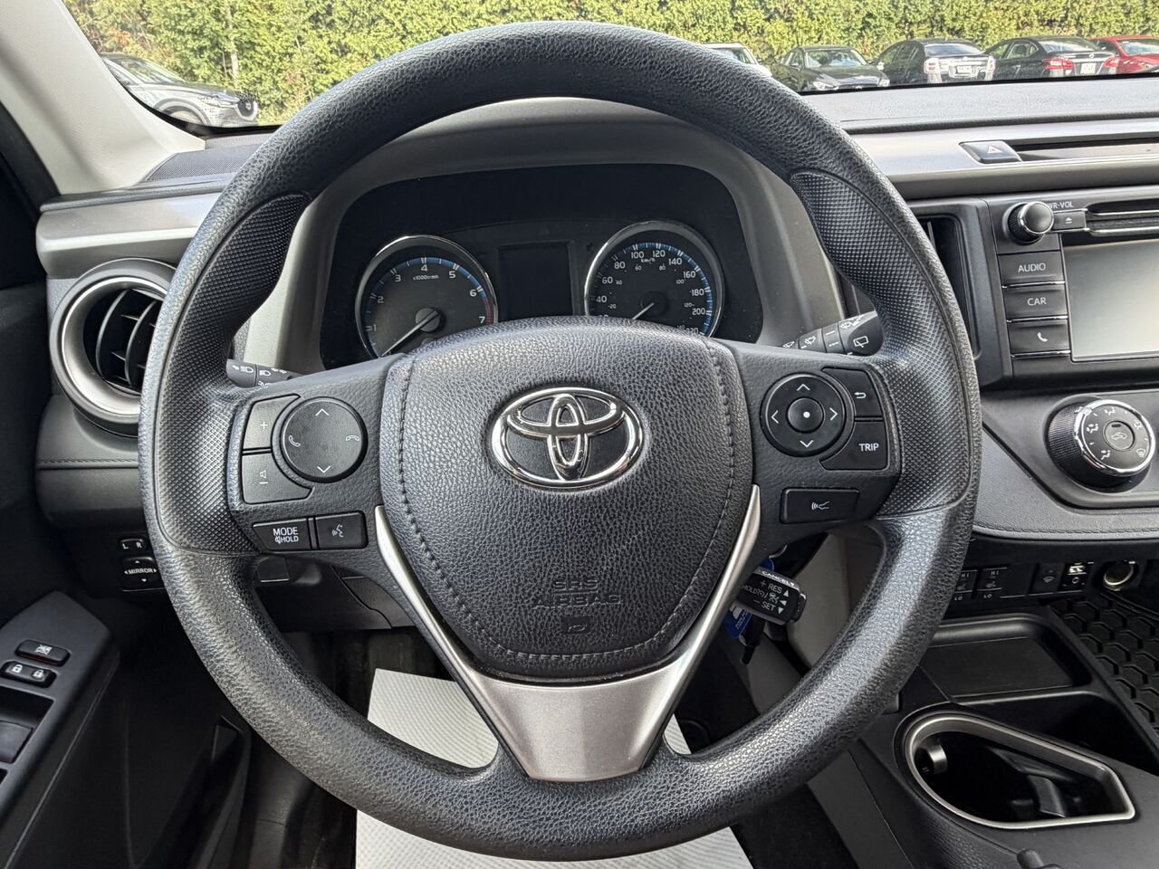 2018 Toyota RAV4 White Ste-Marie - photo #13