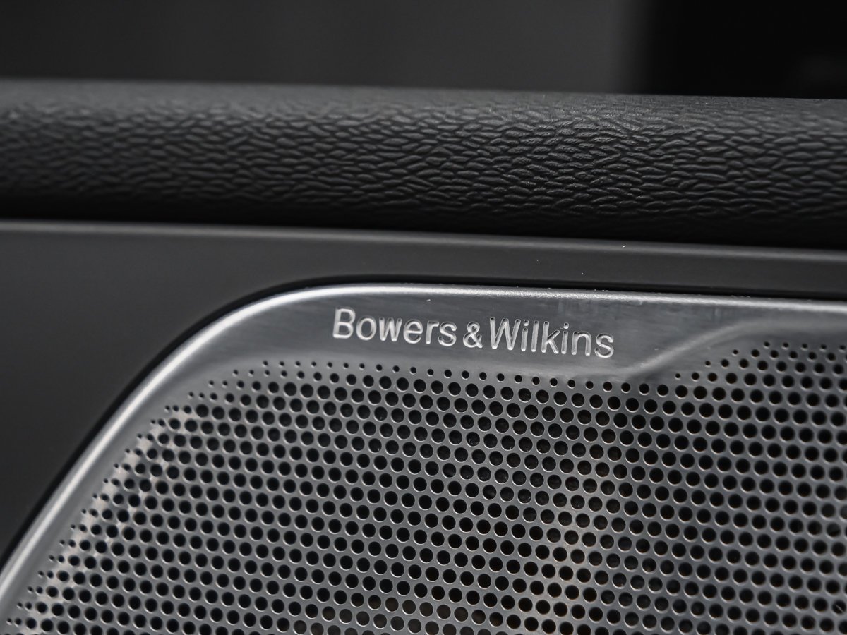Volvo XC60 Recharge T8 R-DESIGN ADVANCED CLIMAT BOWERS WILKINS 2022 Bleu Montréal - photo #9