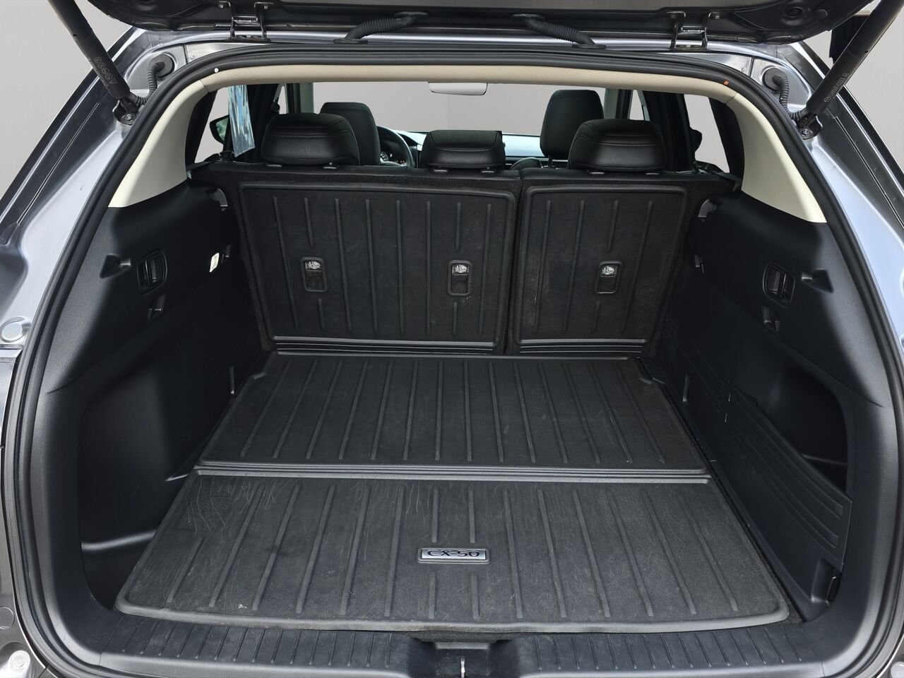 2025 Mazda CX-50 hybride GS-L e-AWD, toit panoramique, sièges avant chauffants, volant chauffant, Apple CarPlay/Android Grey Val-David - photo #24