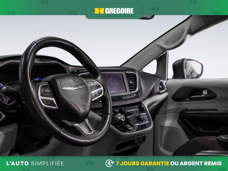 2022 Chrysler Grand Caravan Black Blainville - photo #8