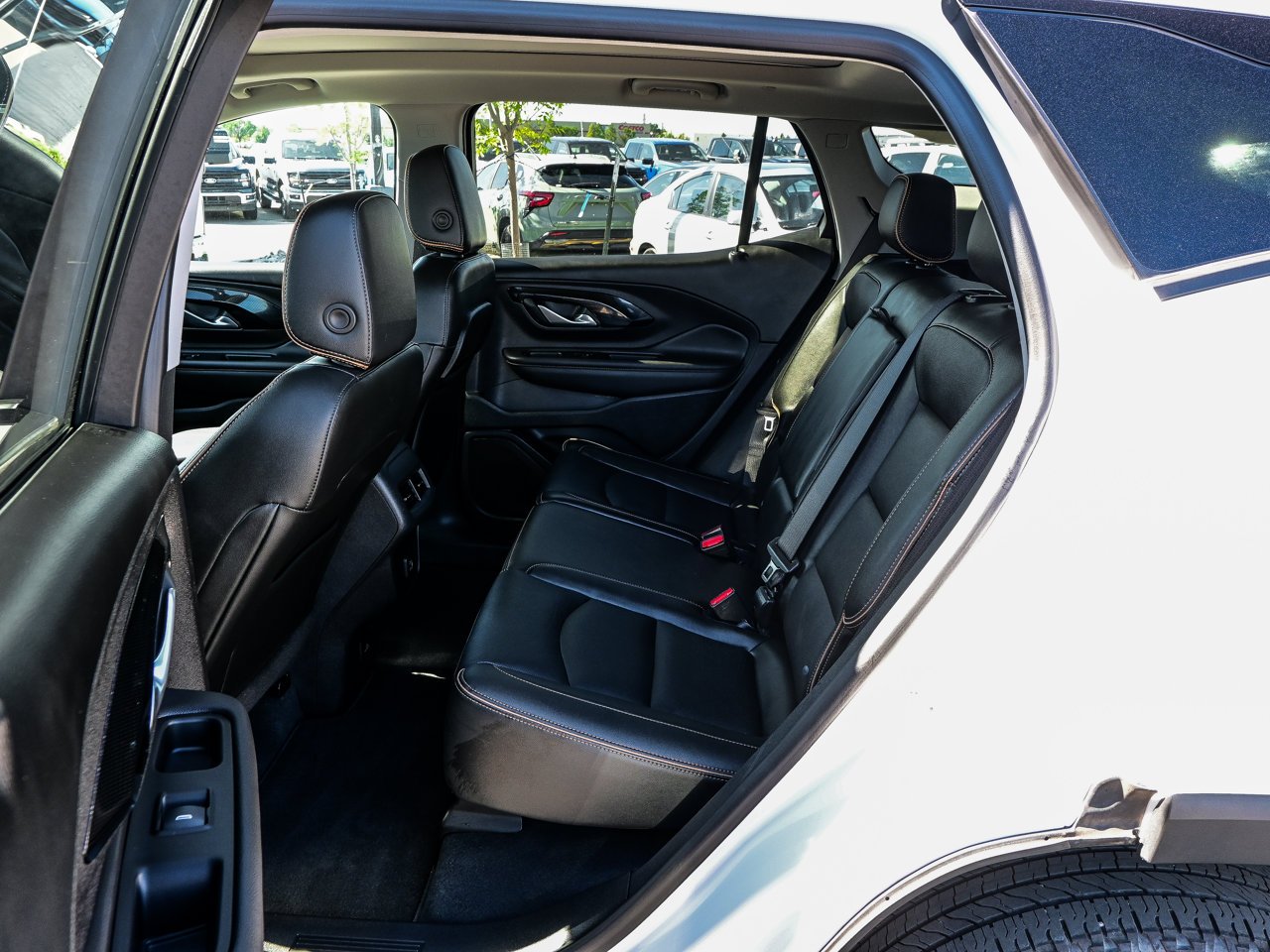 2022 GMC Terrain AWD 4dr AT4 White Sherwood Park - photo #32