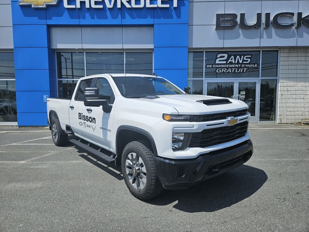 Chevrolet Silverado 2500HD Custom cabine multiplace 4RM 172 po 2026 Blanc sommet Thetford Mines - photo #1