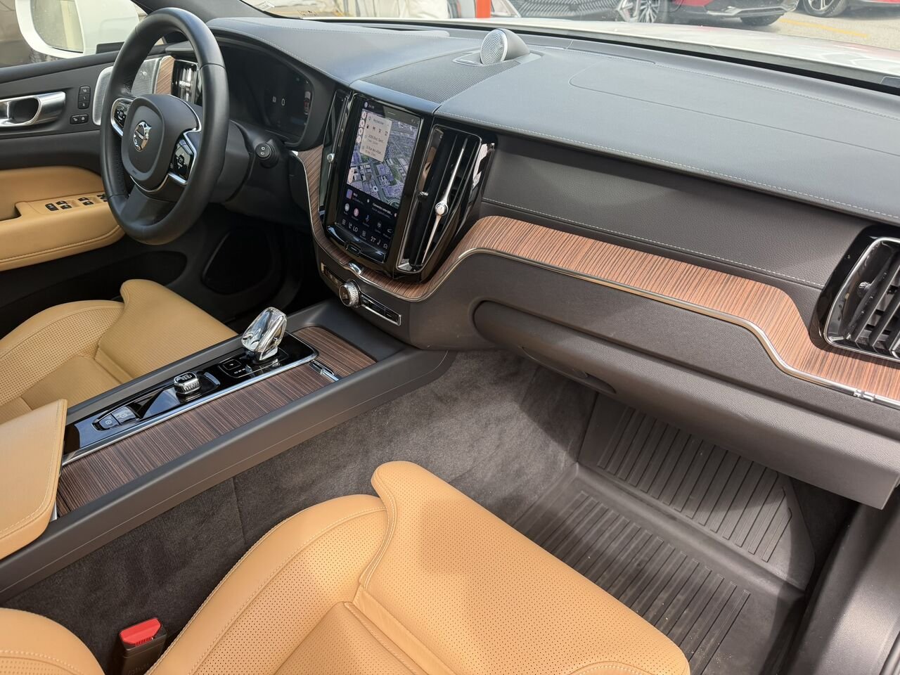 2023 Volvo XC60 B6 Ultimate AWD White Laval - photo #19