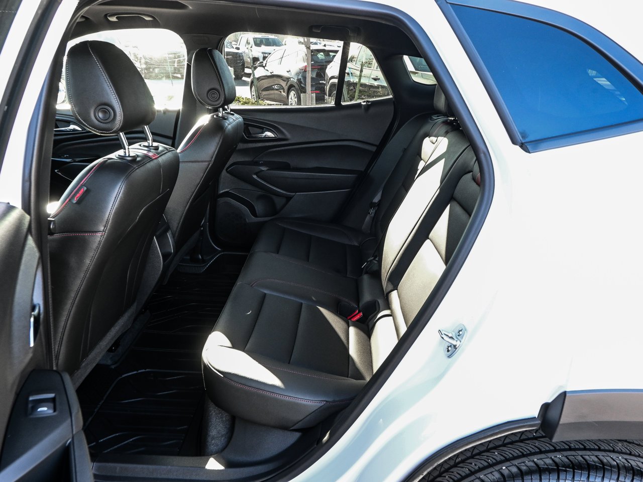 2025 Chevrolet Trax FWD 4dr 2RS White Sherwood Park - photo #32