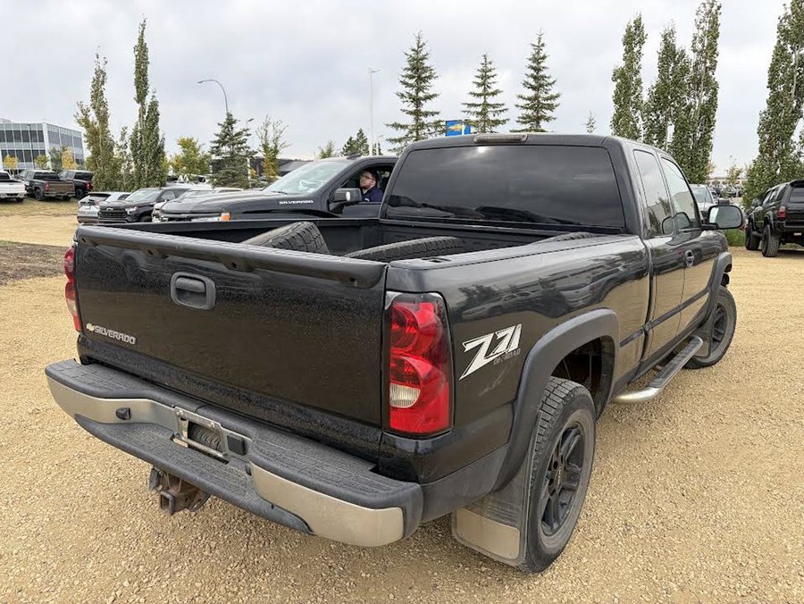 2006 Chevrolet Silverado 1500 Base Ext Cab 5.3L | Running Boards Black