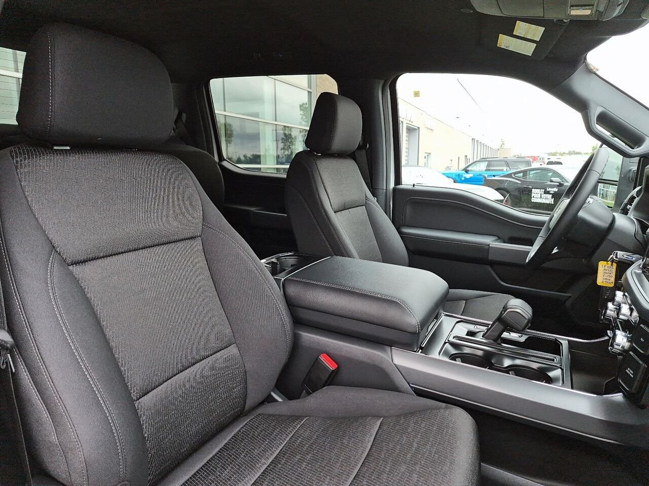 2026 Ford F-150 Oxford White Saint-Jérôme - photo #5