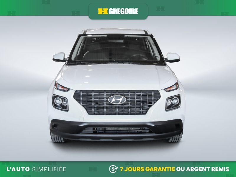 2022 Hyundai Venue White Blainville - photo #1
