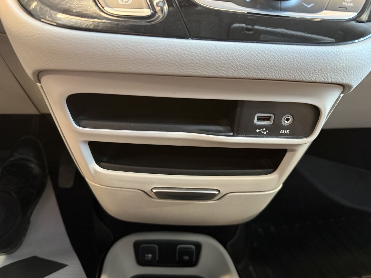 Chrysler Pacifica Hybrid 2020 Beige Saint-Eustache - photo #23