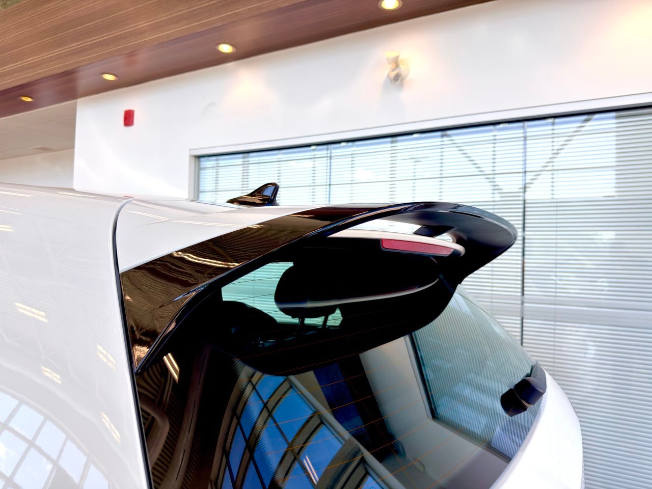 Volkswagen Golf R 2023 Blanc Notre-Dame-des-Prairies - photo #12