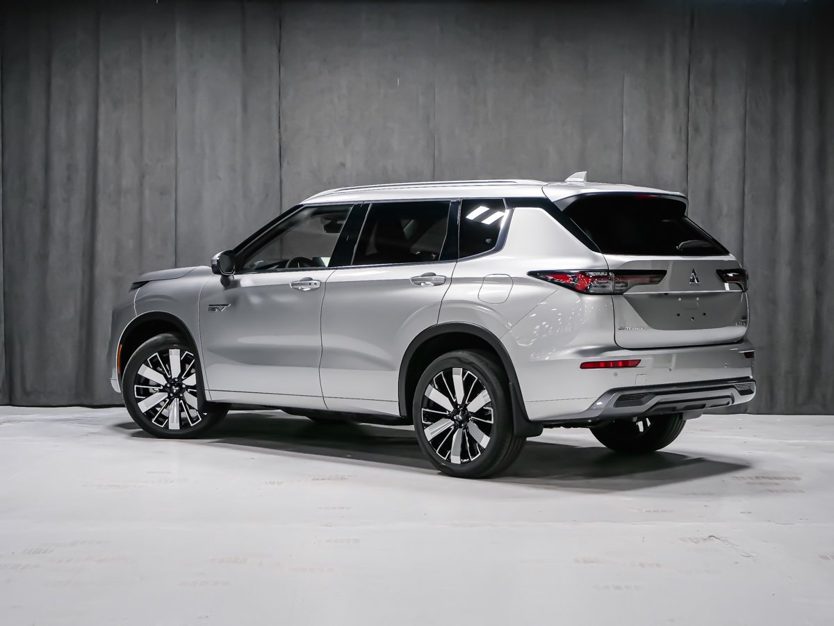 Mitsubishi Outlander PHEV GT 2026 Fini Gris pierre de lune de qualité supérieure Montréal - photo #3