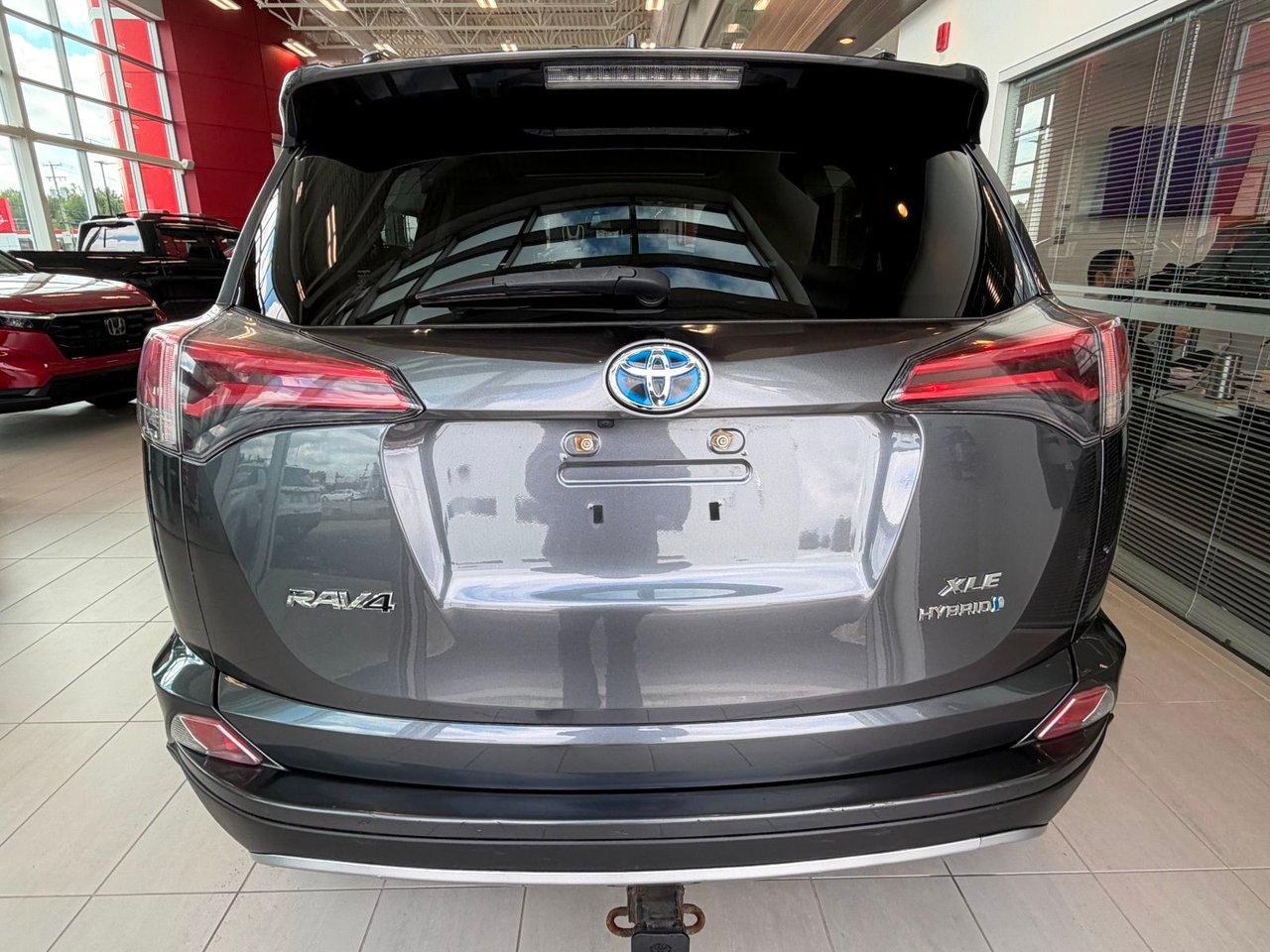 Toyota RAV4 Hybride 2017 Gris Notre-Dame-des-Prairies - photo #4
