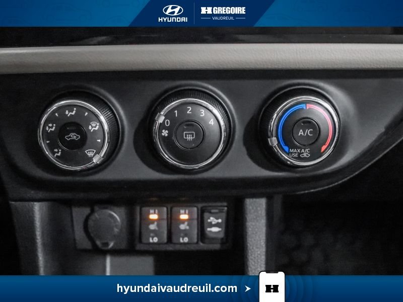 Toyota Corolla YA926 | 4dr Sdn CVT LE 2015 Beige Laval - photo #26