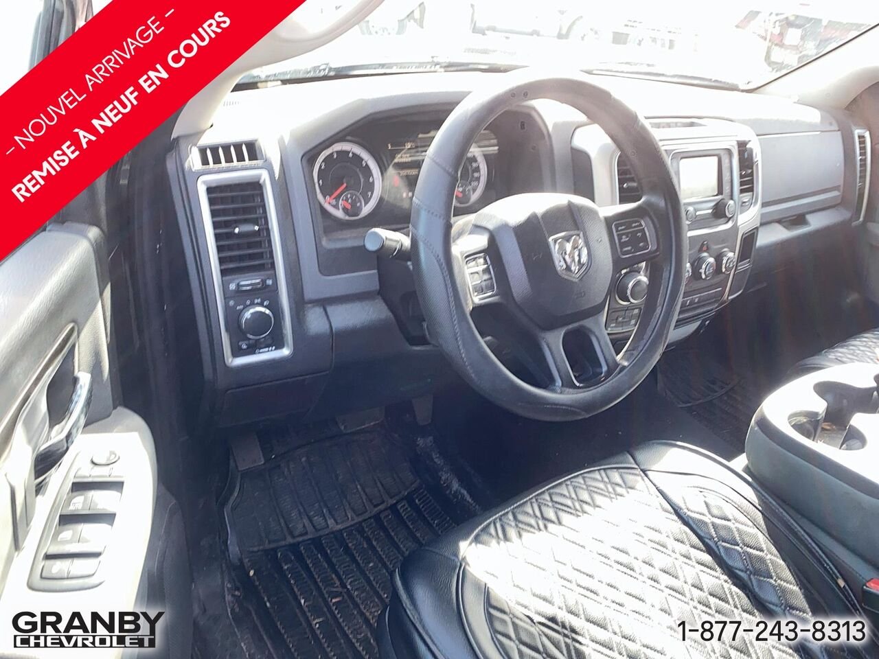 Ram 1500 Cabine quad 4RM, 140,5 po SLT | 27-0112B 2016 Noir Granby - photo #8