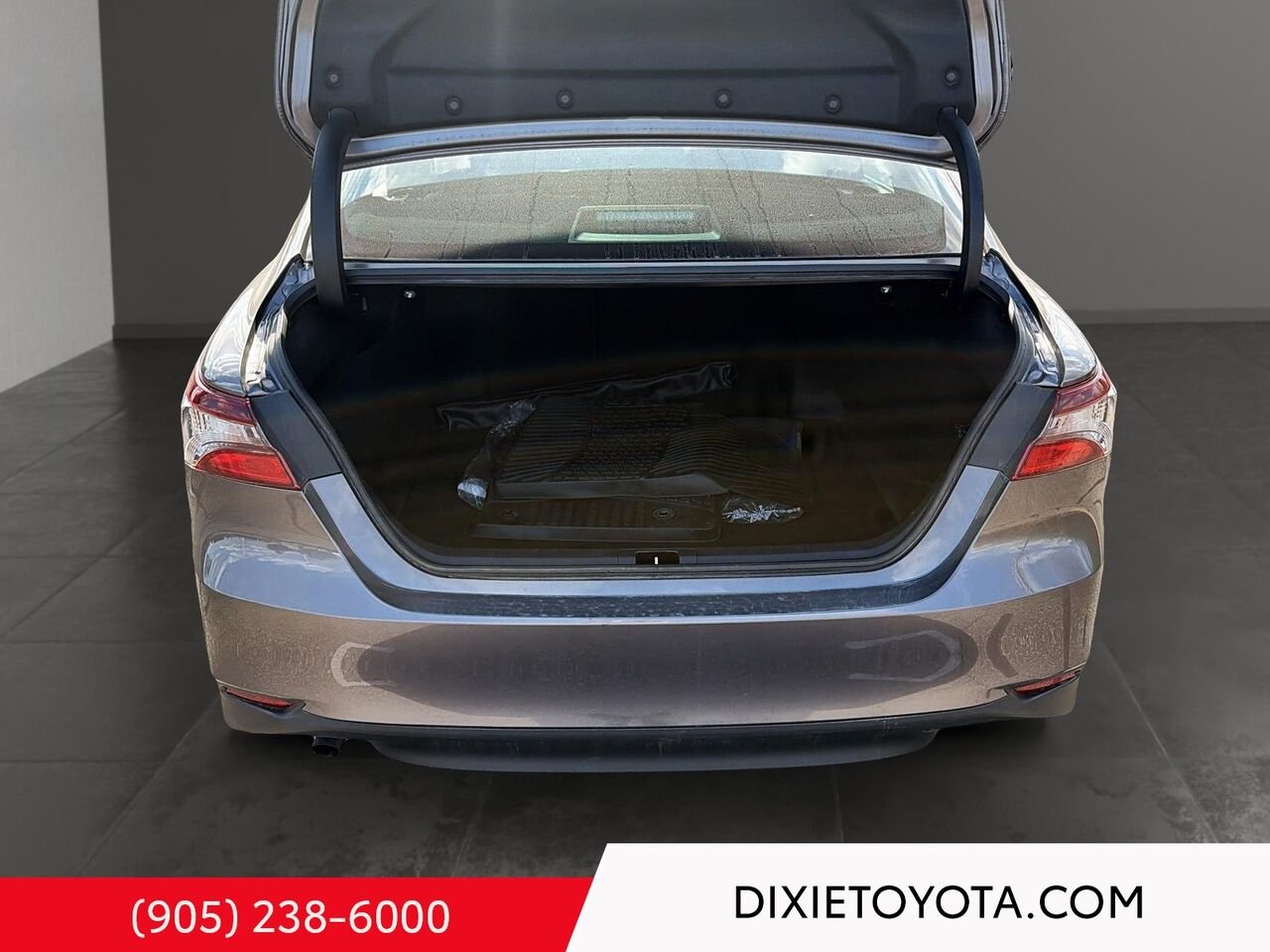 2024 Toyota Camry HYBRID LE / CLEAN CARFAX / ALLOY WHEELS / TOYOTA SAFETY SENSE / CARPLAY AND ANDROID AUTO Grey Mississauga - photo #19
